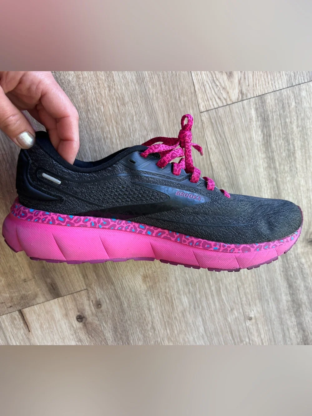 Brooks Trace 2 running shoes in Magenta/Black/Ebony, size 10 - Picture 6 of 10
